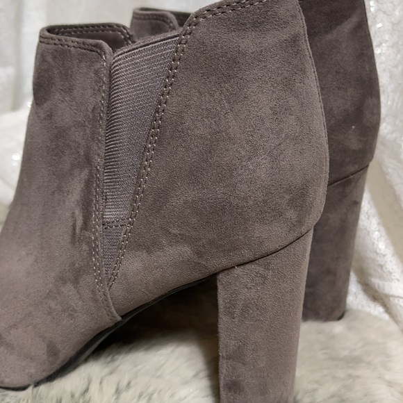 Marc Fisher booties size 7 1/2 M - Picture 9 of 17